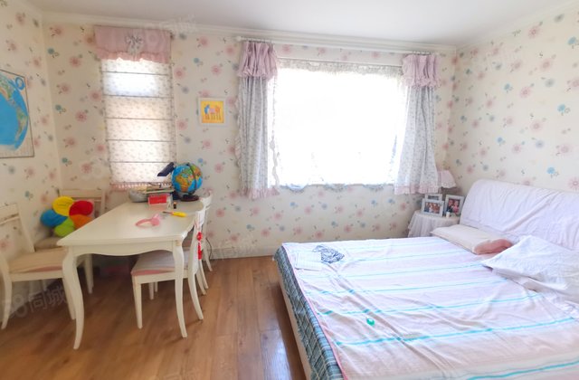 凯旋大地3室2厅172㎡160万二手房图片