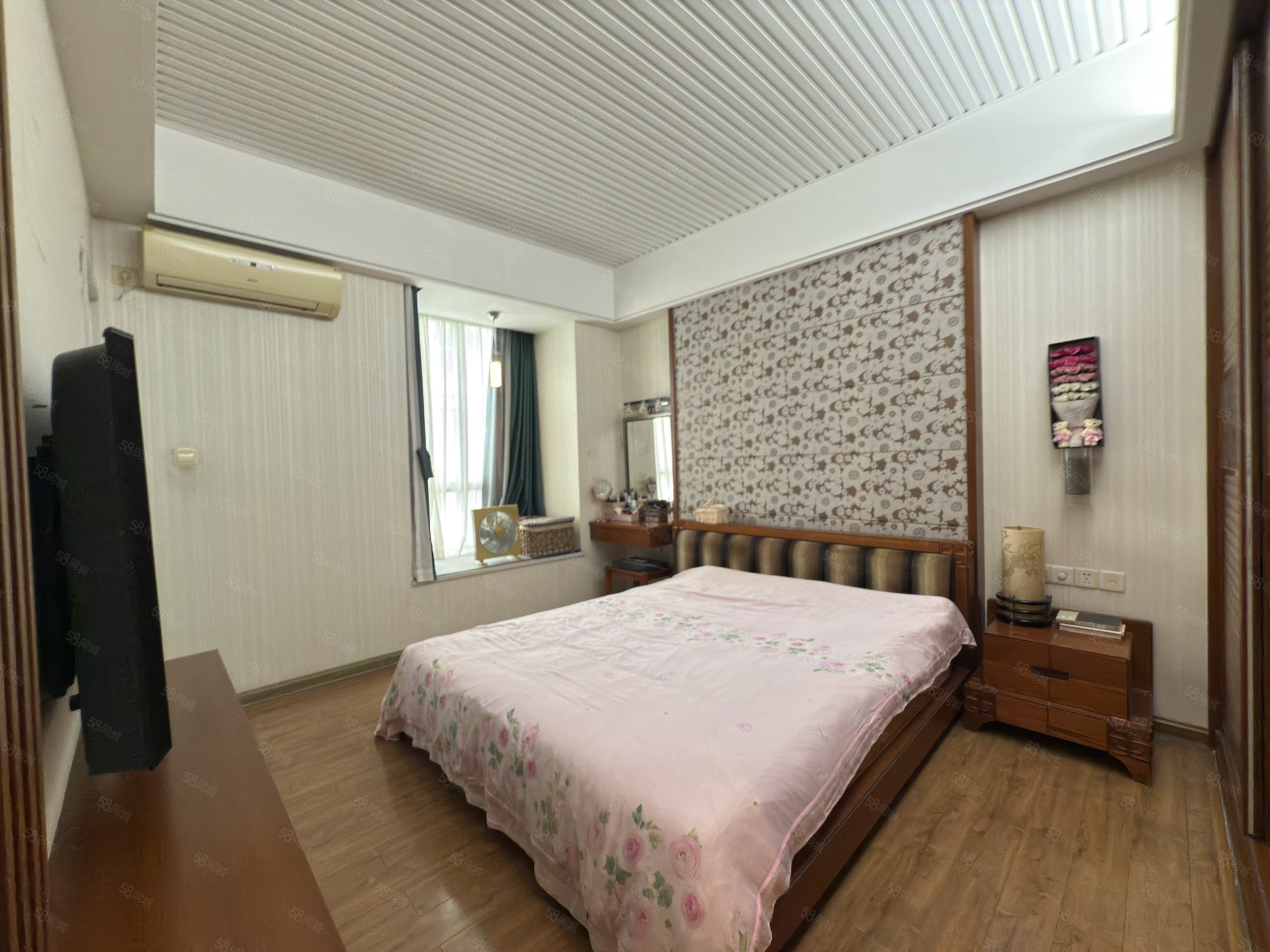 御景湾4室2厅3卫158㎡南北135万