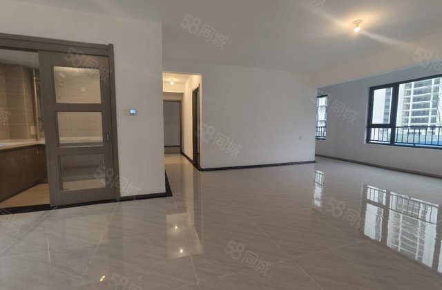 房东急售 东边户 走一手 无大税 精装修 诚心出的 保证真实