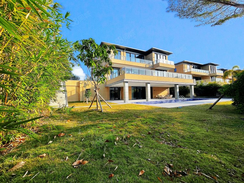 亚龙湾欧式独栋别墅占地500平带花园泳池独门独院送车位