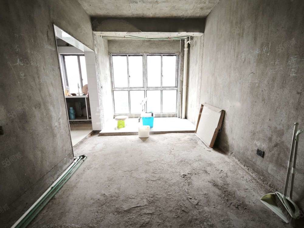 东湖花苑3室2厅2卫117㎡南北89.8万