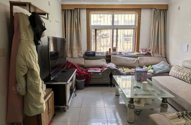 振兴路阳光   区低楼层，随时看房诚心出售，低楼层价格可谈。