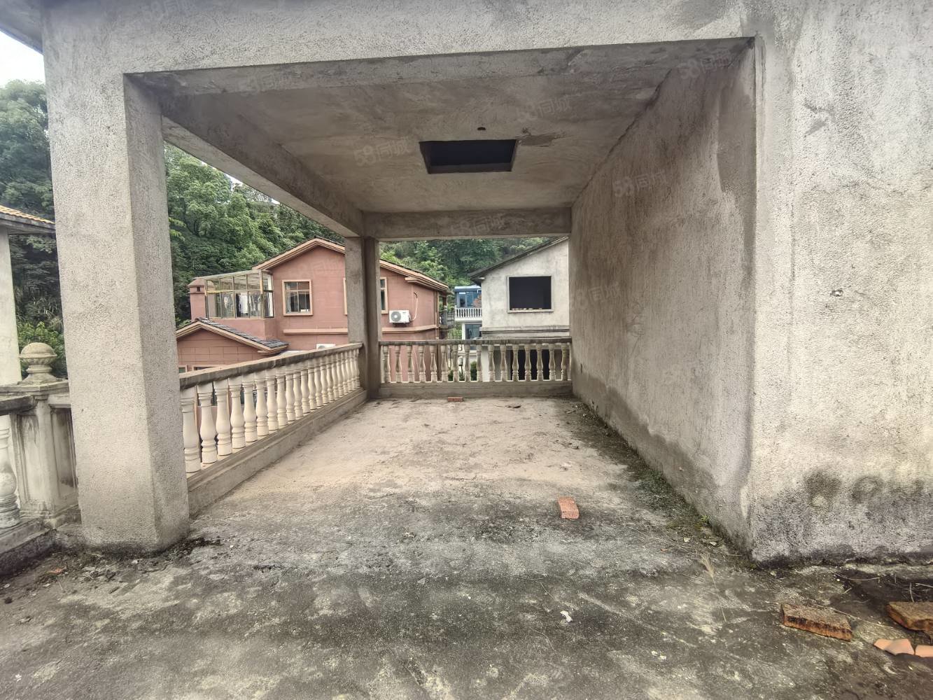 袁山西路别墅8室3厅3卫260㎡南北169万