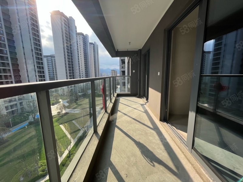 海月清风4室2厅2卫128.31㎡南280万