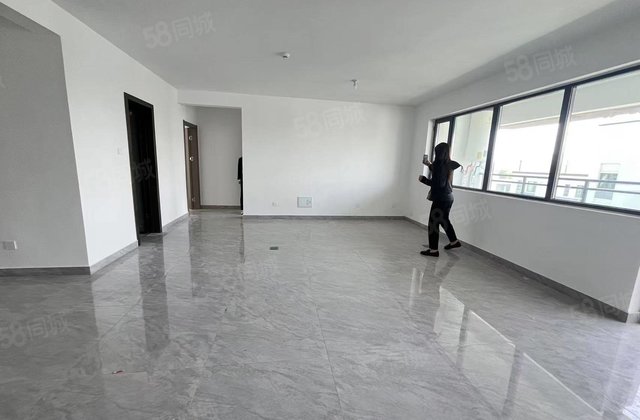 新房未住 中间好楼层 车储齐全