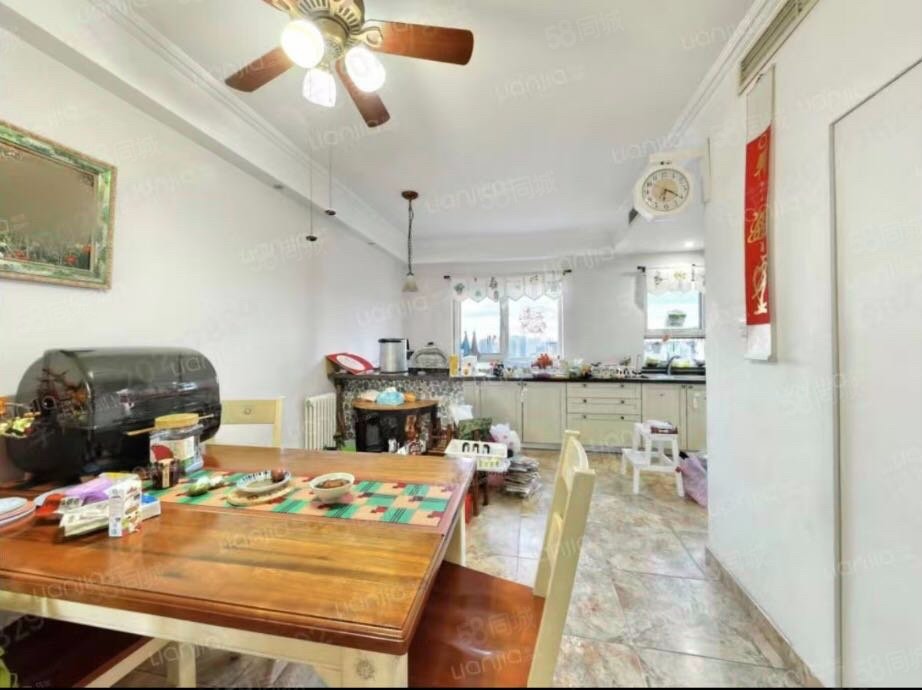 保利茉莉公館3室2廳2衛(wèi)131.22㎡南北660萬