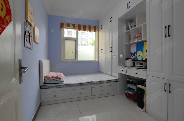 民生凤凰城2号院精装修一楼带院,复式全天采光,送车储。