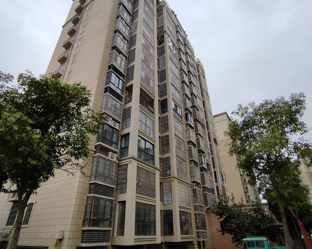 安居苑西区界首