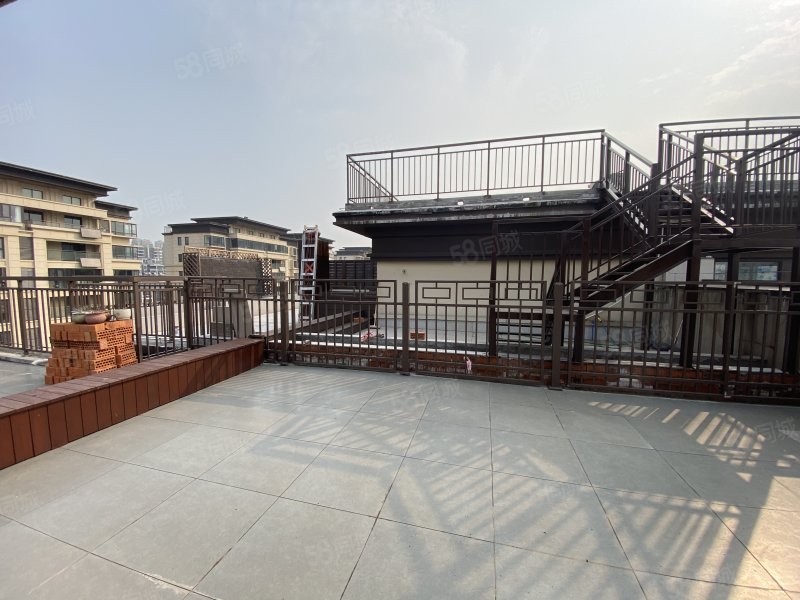 顶楼复式 满两年 带车位,中丞国宾府(一期)-马鞍山58同城