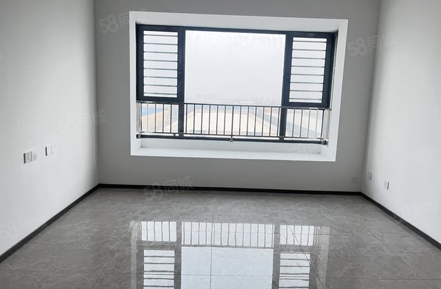 新交房  三室两厅一卫 桃李天悦