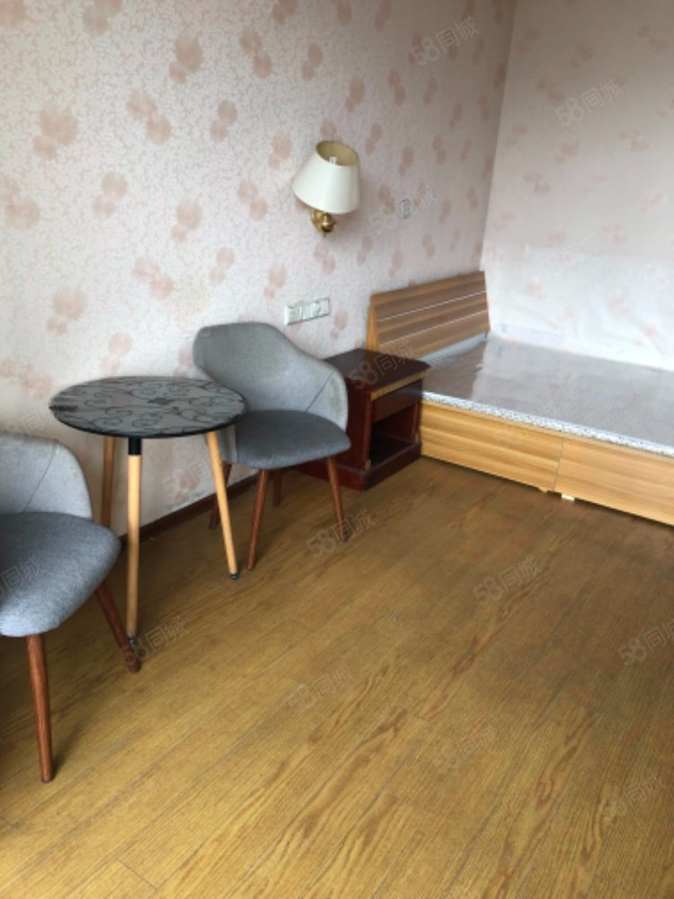 万基商务公寓1室1厅1卫42㎡北10.8万