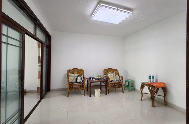 阳光实验，颐馨园二期电梯房三室，带车位储，前面没有遮挡。