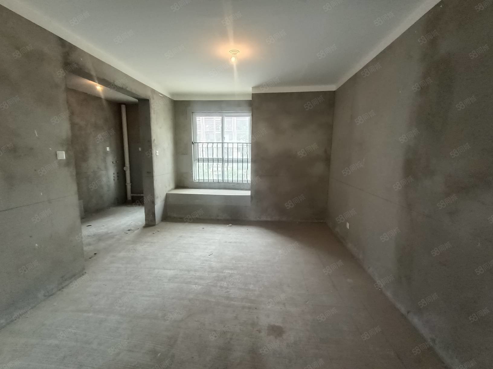 金大地时代公馆3室2厅2卫130㎡南北87万