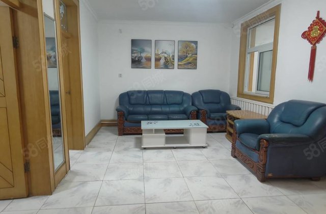 人民公园附近，东昌中学多层步梯2楼，南北通透，全天采光通透