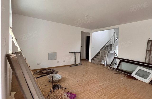 东昌路上 别墅 1加2 带负一 带大院子 5室四卫