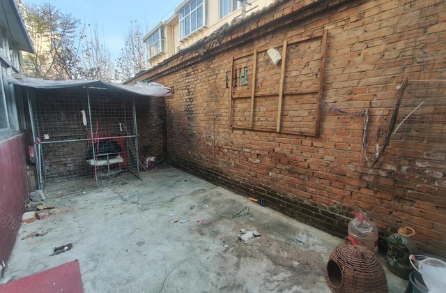 东昌中学，一楼带院，新区家属院，客车厂总价低