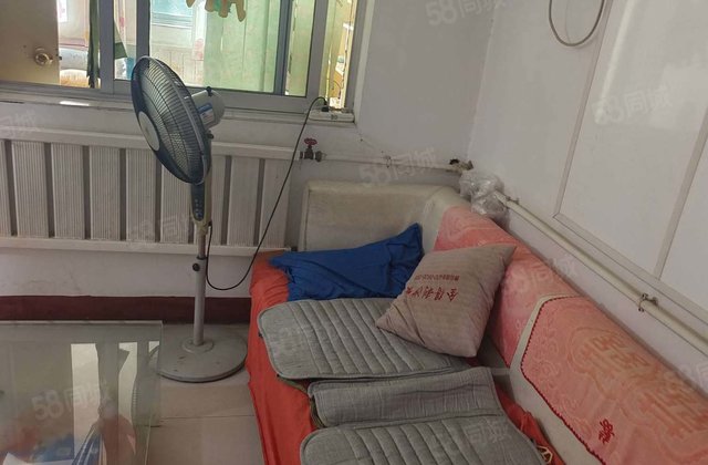 文轩本部，闸南商厦小区 楼层好 交通便利  产权清晰