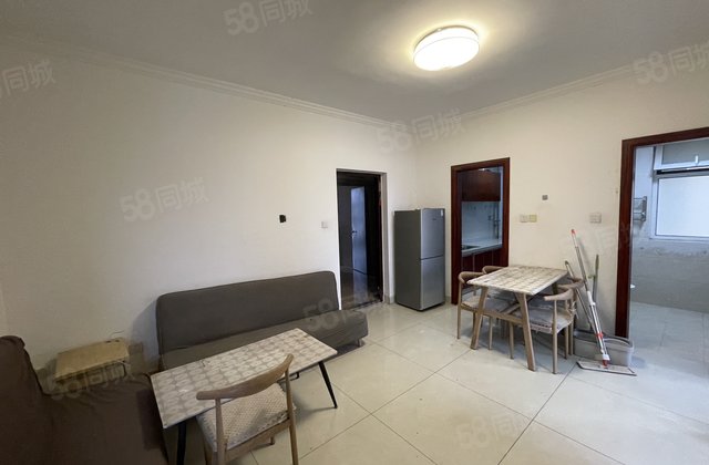 大学城小A区 房龄新 小三居室 可贷款