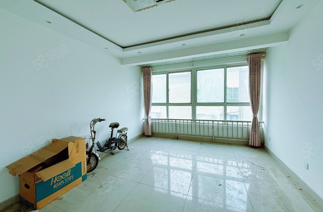 颐馨园 阳光实验书   正规三室 免大税 有储藏室和车位