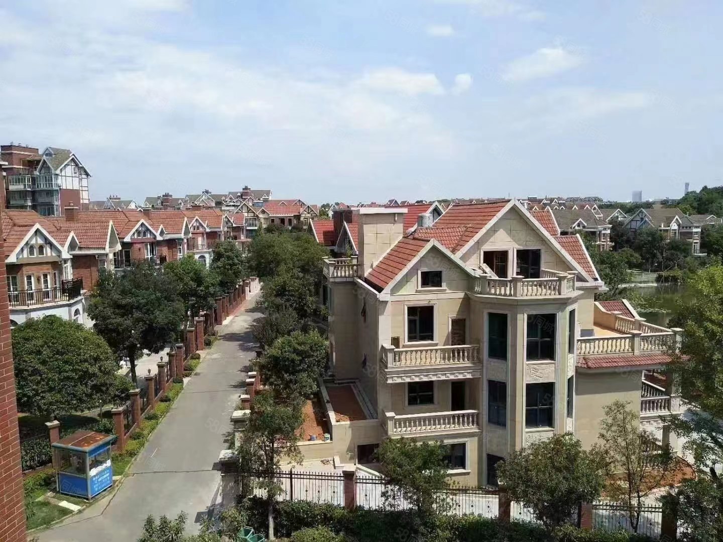 山水英伦庄园(别墅)5室2厅3卫201.01㎡南北292.8万