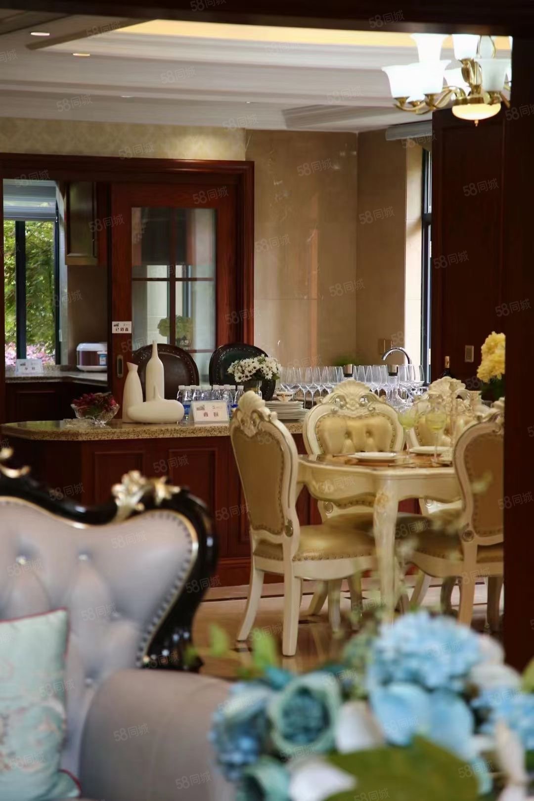 北部新洲莱茵别墅5室2厅3卫260㎡东西198万