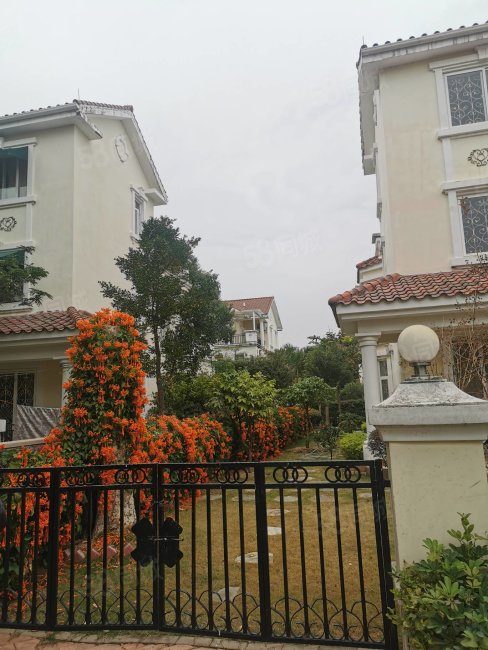 东方夏湾拿花园171平388万5室2厅4卫