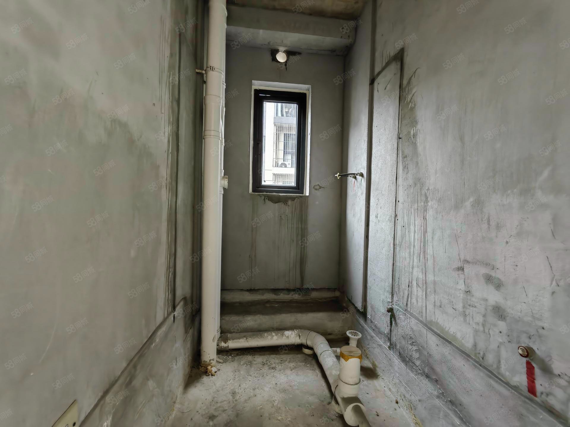 香瑞楠府3室2厅2卫92.72㎡东156.8万