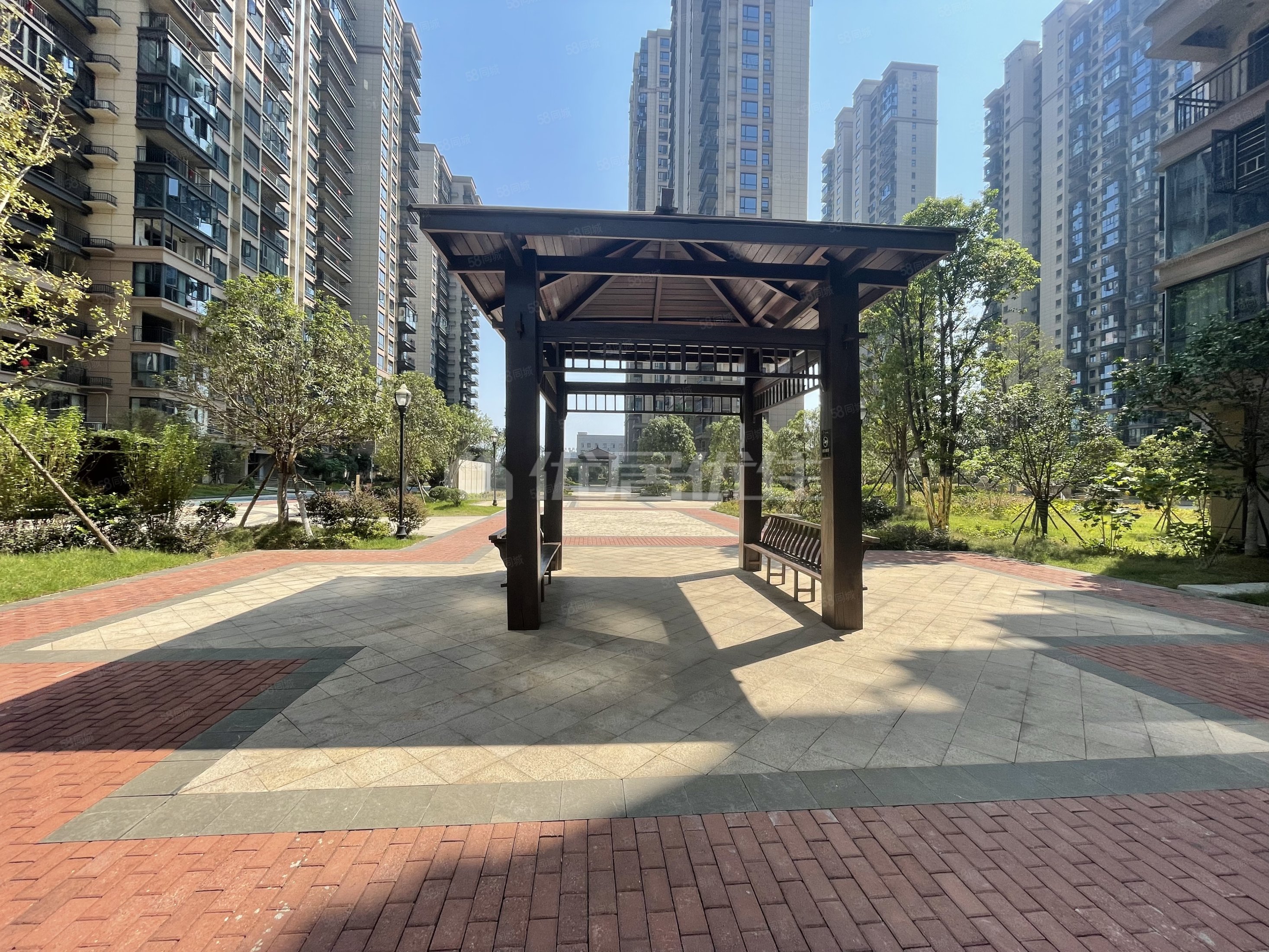 梓湖馨苑4室2厅2卫147㎡南北88.8万