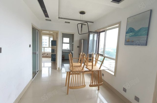 阿卡迪亚东边户，南北通透，三室，房东急售，带储藏室