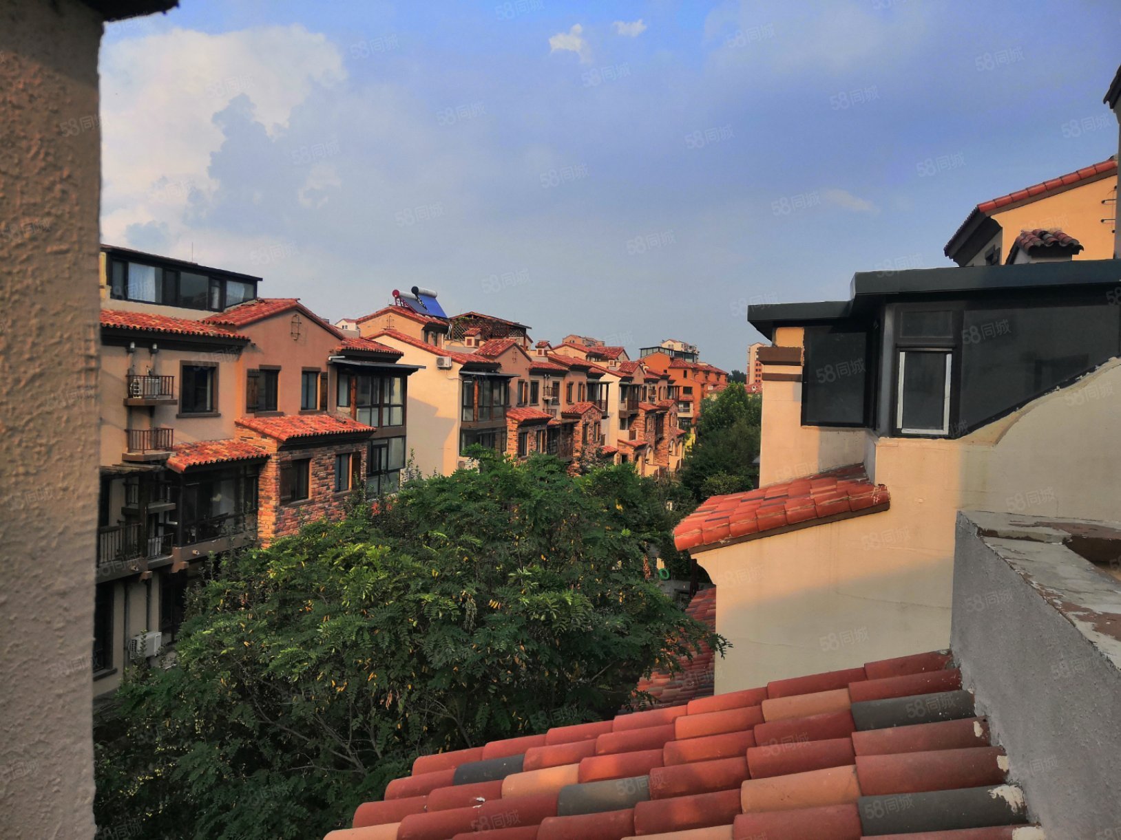 降价急售固安孔雀城大湖联排别墅上下四层有车库有花园