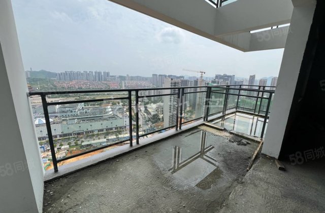 德和领秀广场5室2厅2卫150㎡南北132.6万