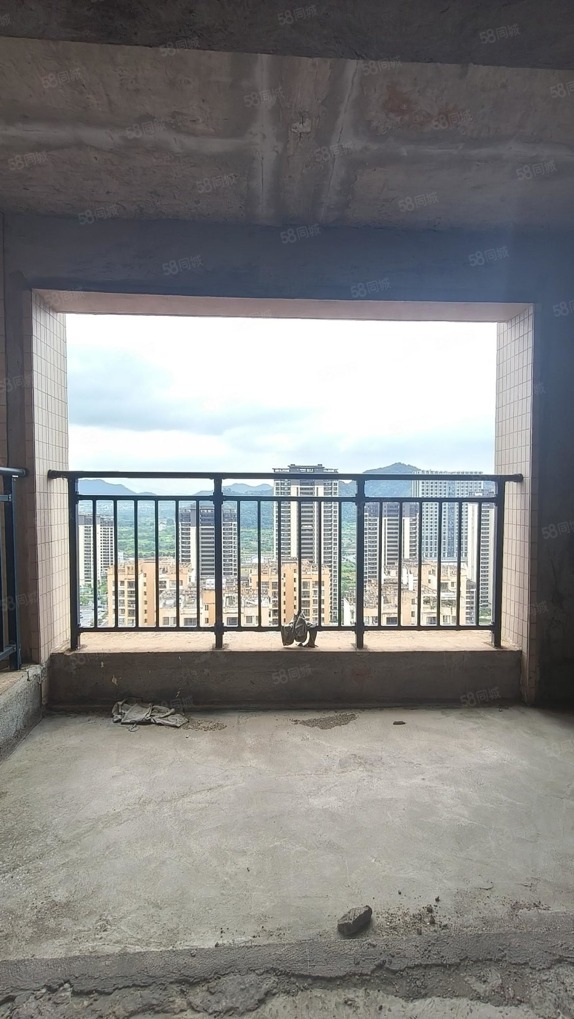 东湖花苑3室2厅2卫131㎡南北96万