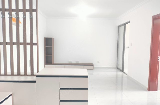 市医院南邻，装修未住，10楼总高11层，有证，送储，泰和花园