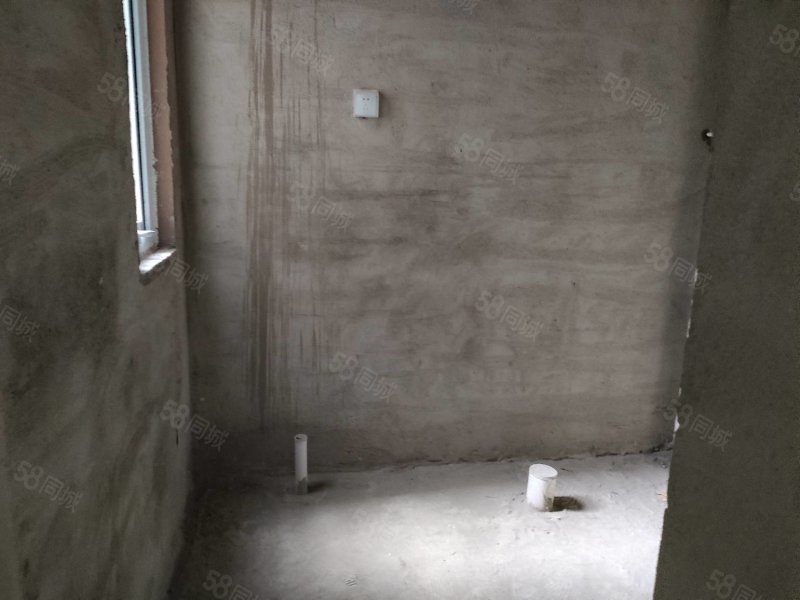 南阳藏珑3室2厅1卫125.32㎡南63万