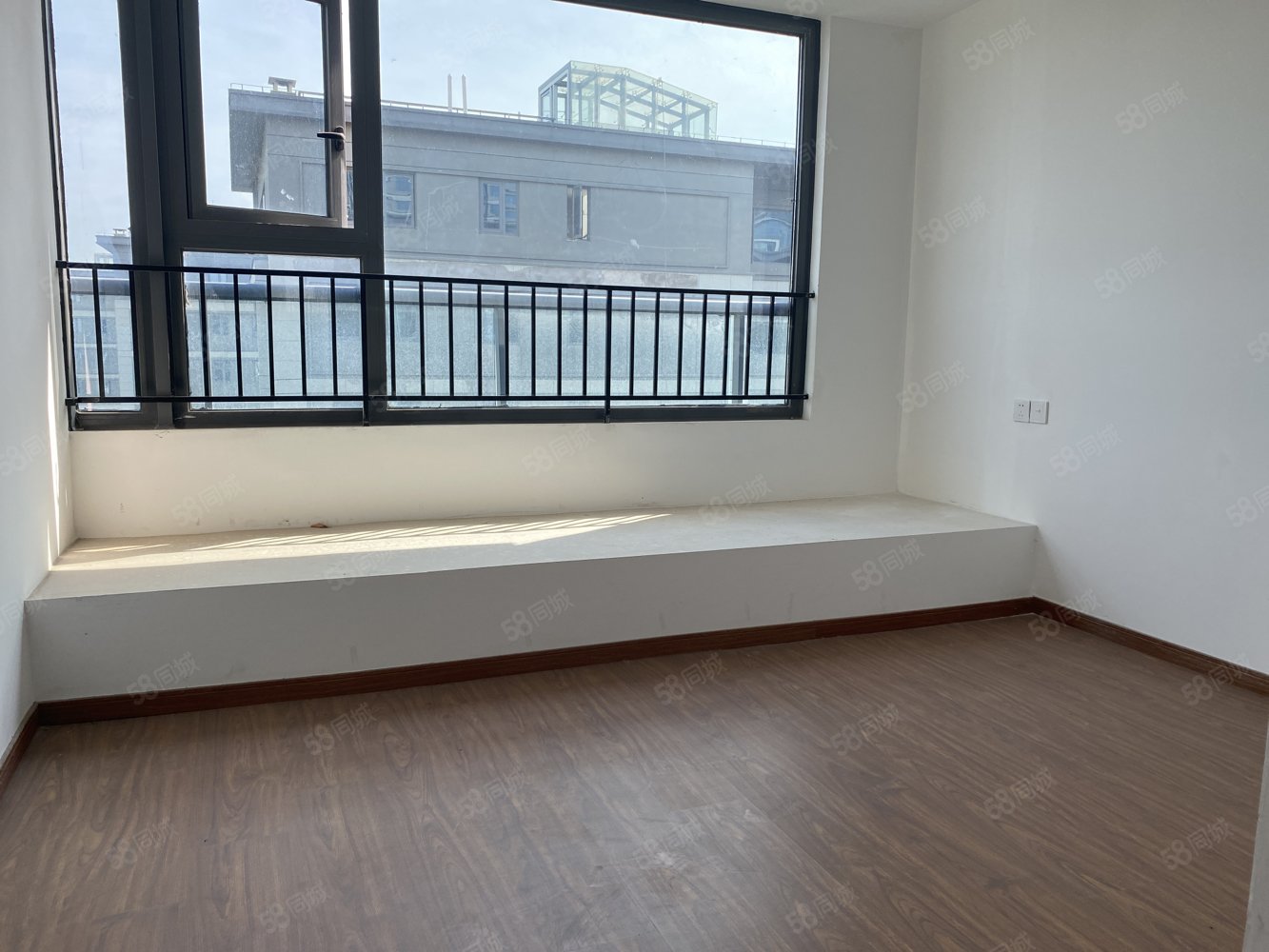 元垄中南华著3室2厅2卫127㎡南北179万