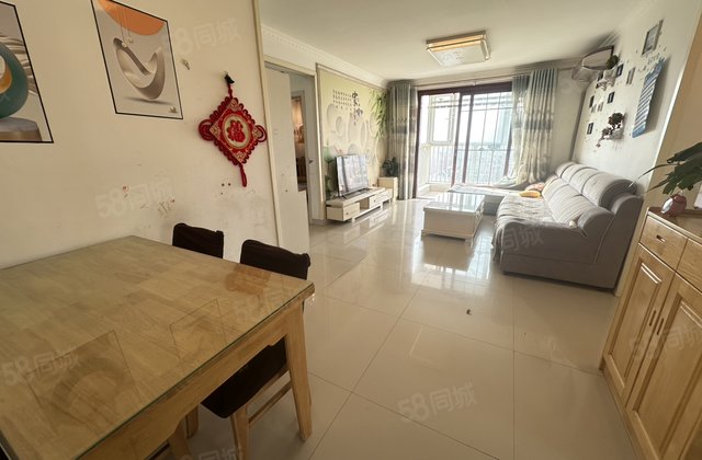 阿卡一期 精装三居室 采光好 中间楼层 户型方正