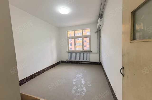 文轩本部 农行家属 中间楼层 有储藏室 东关瑞府 商品房对过