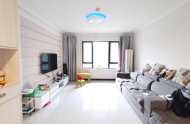 百合新城3室2厅两卫,136平,三叶草户型南北通透带储藏室