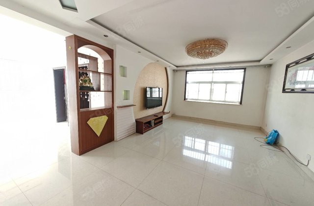 汽车站东临，地暖，中层，带车库，万达南邻，随时看房