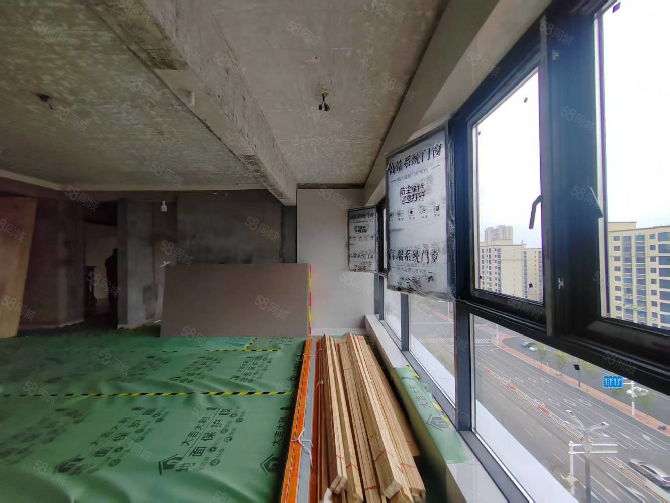 高安润达国际城3室2厅2卫115㎡南北75万