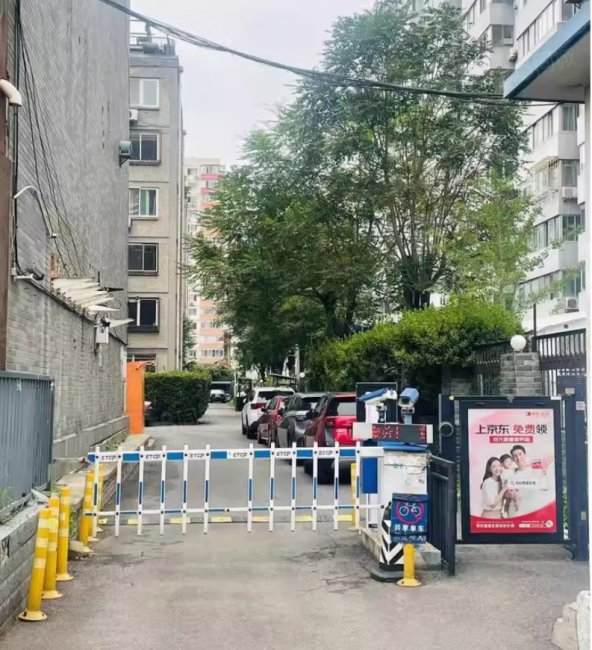 長安花園3室1廳1衛(wèi)62.37㎡南北247.5萬