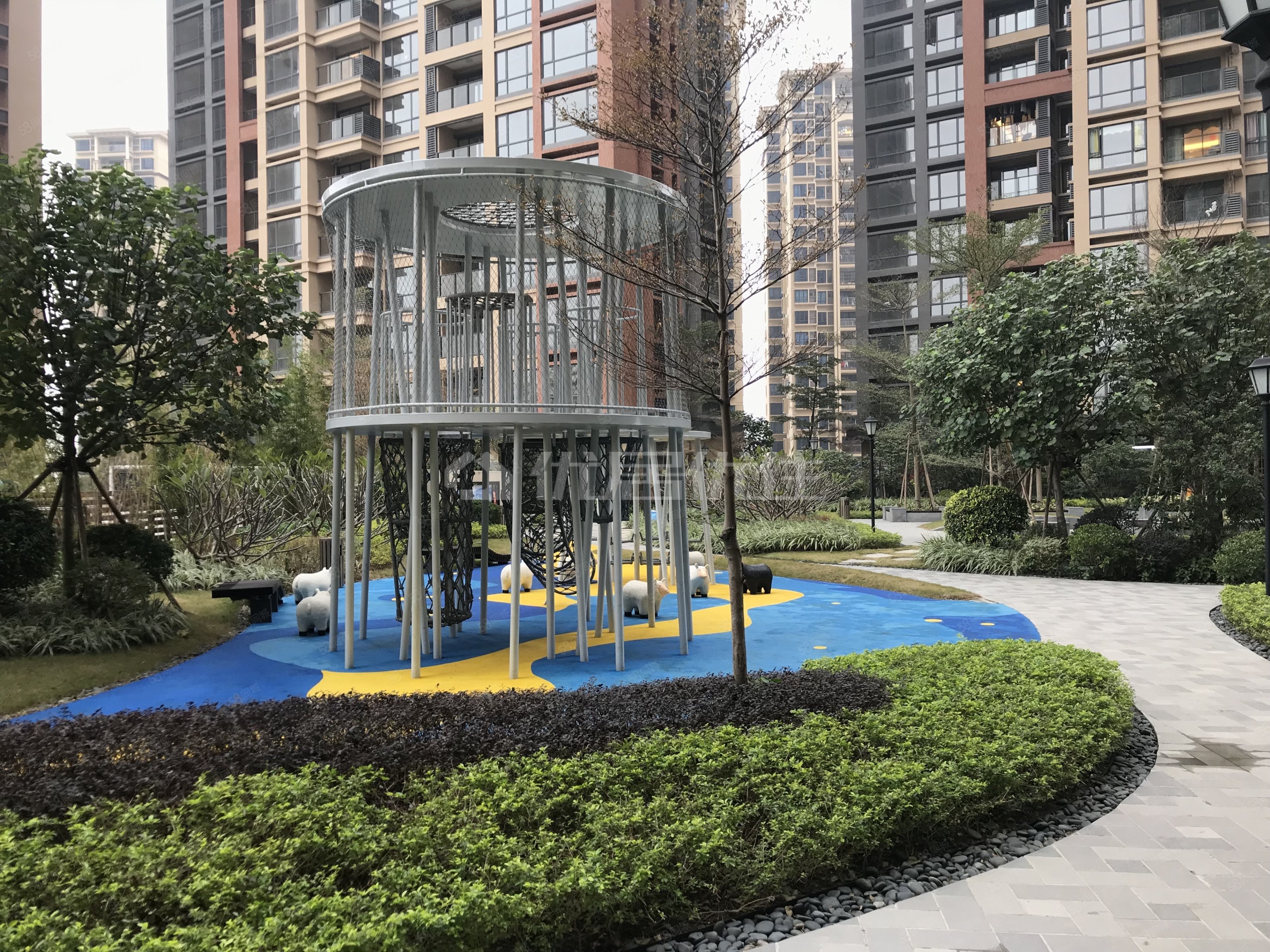 泷景三期南向四房带入户花园