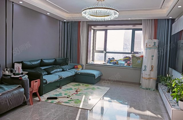 莲湖新城  三室两卫  带车位储藏室  免大税 边户全明户型