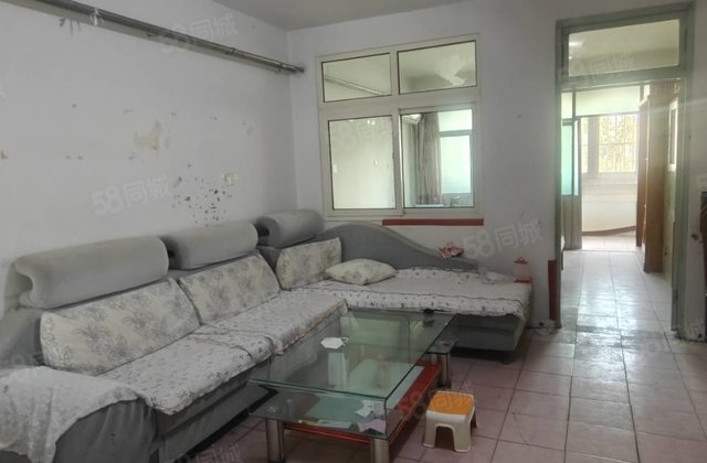 市医院家属院 两室两厅 不是顶楼 看房方便有钥匙