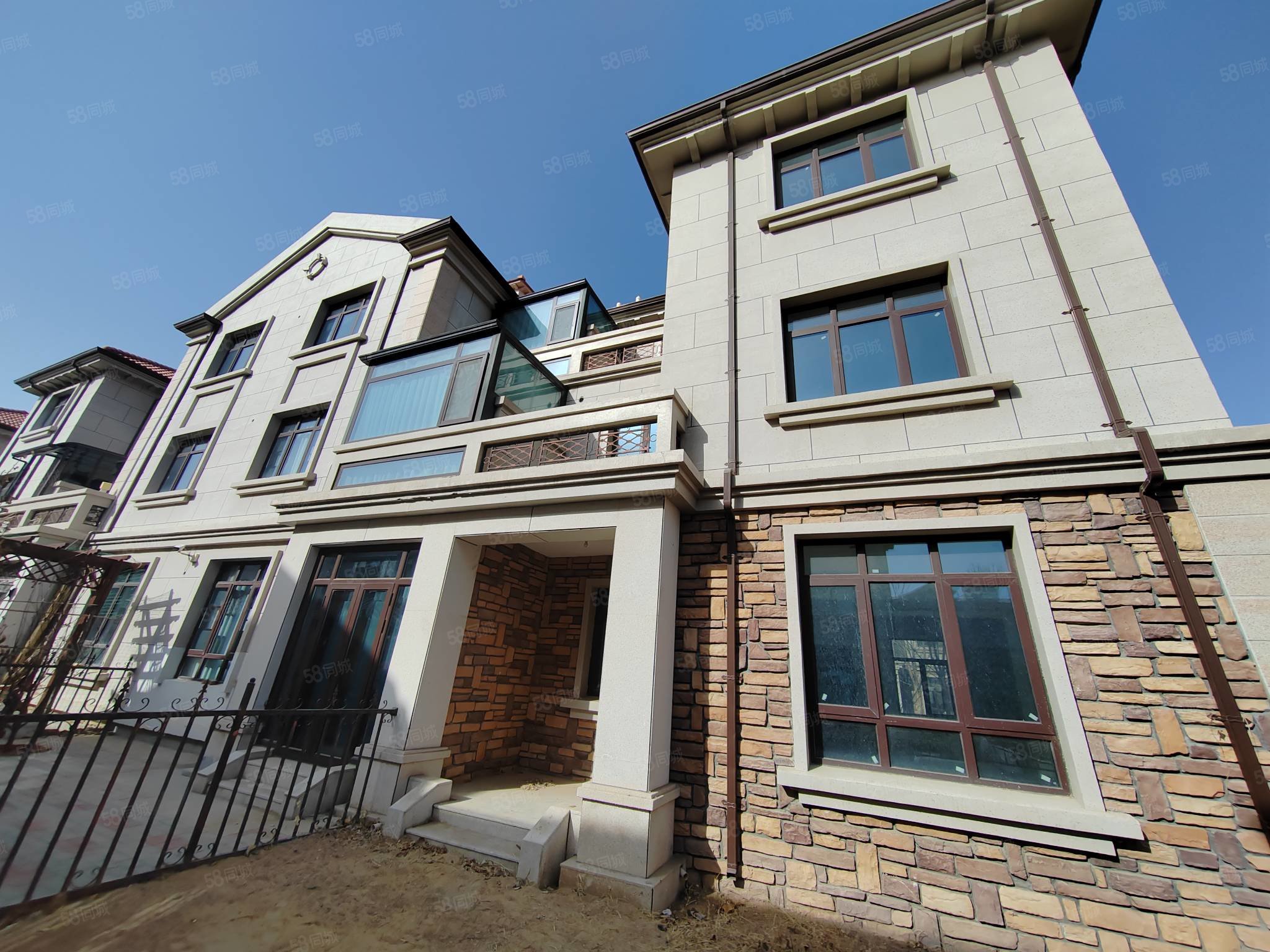 拉斐水岸(别墅)3室2厅4卫178㎡南北200万