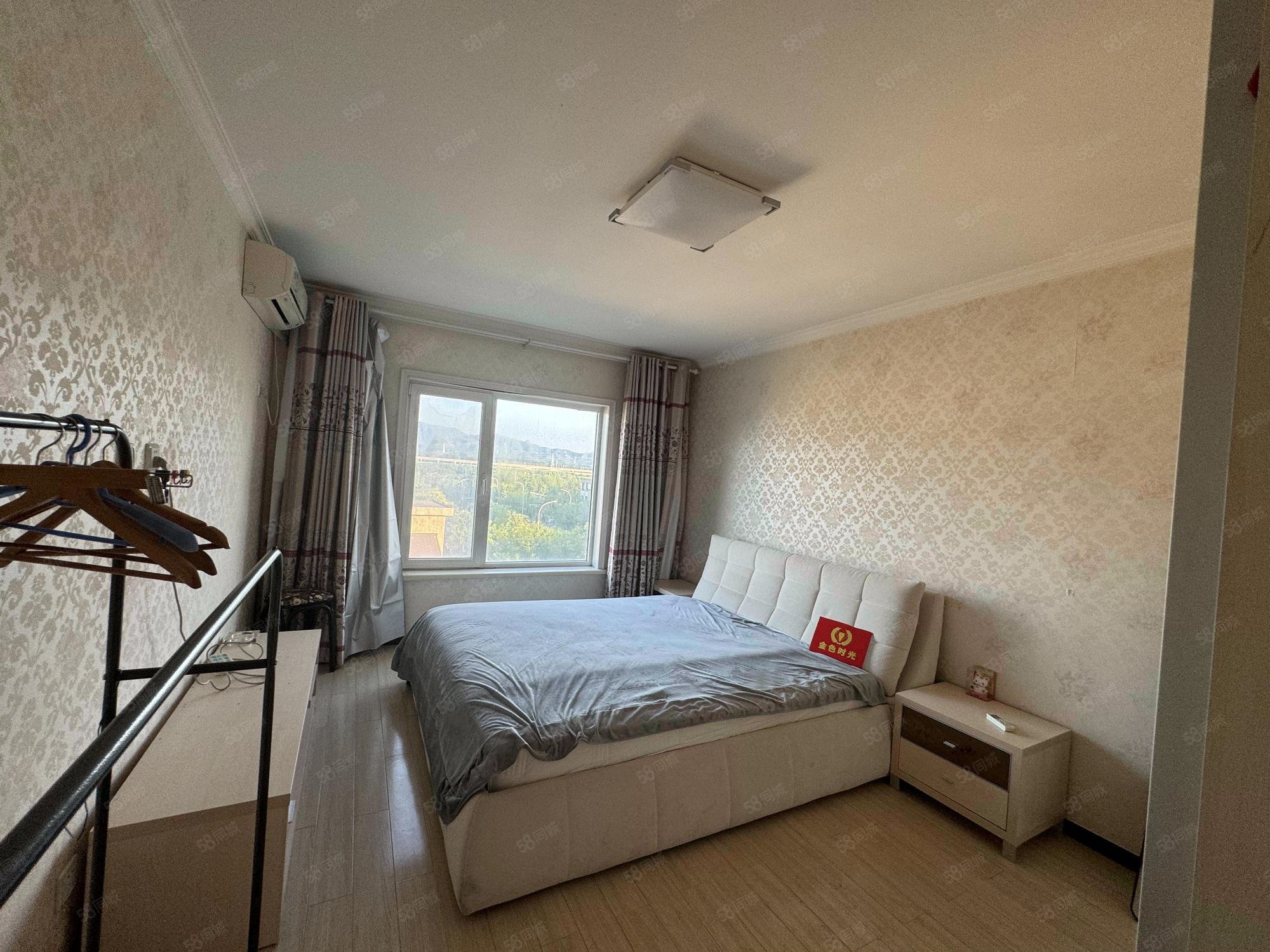 柏林山水3室2廳2衛(wèi)128.58㎡南北221萬(wàn)