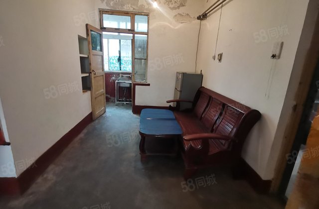 文轩中学北邻 一楼带院子 三居室 免大税  看房方便 没