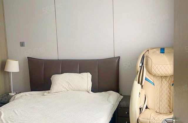 中力龙湾公馆5室2厅33.83㎡445万二手房图片