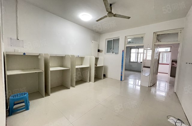 古楼别墅区 东昌湖边 三楼东边户 三室卫生间有窗户