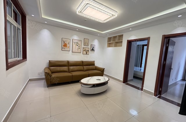 水岸新城 香格里 新城邦 多层一楼送地上储藏室正规三室两厅